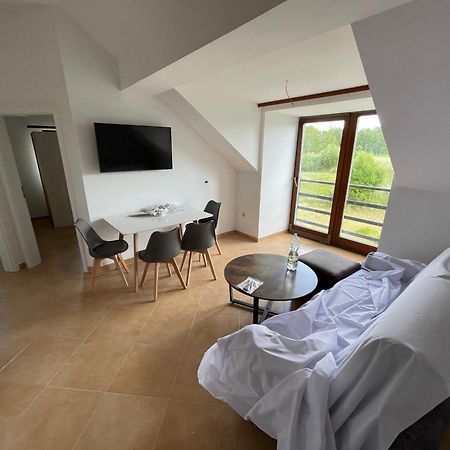 Lake View Apartments Near Golf Resort Kuneticka Hora, Dritec باردوبيتسه الغرفة الصورة