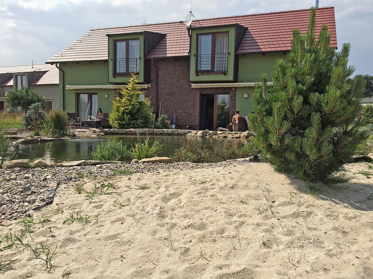 Lake View Apartments Near Golf Resort Kuneticka Hora, Dritec باردوبيتسه المظهر الخارجي الصورة