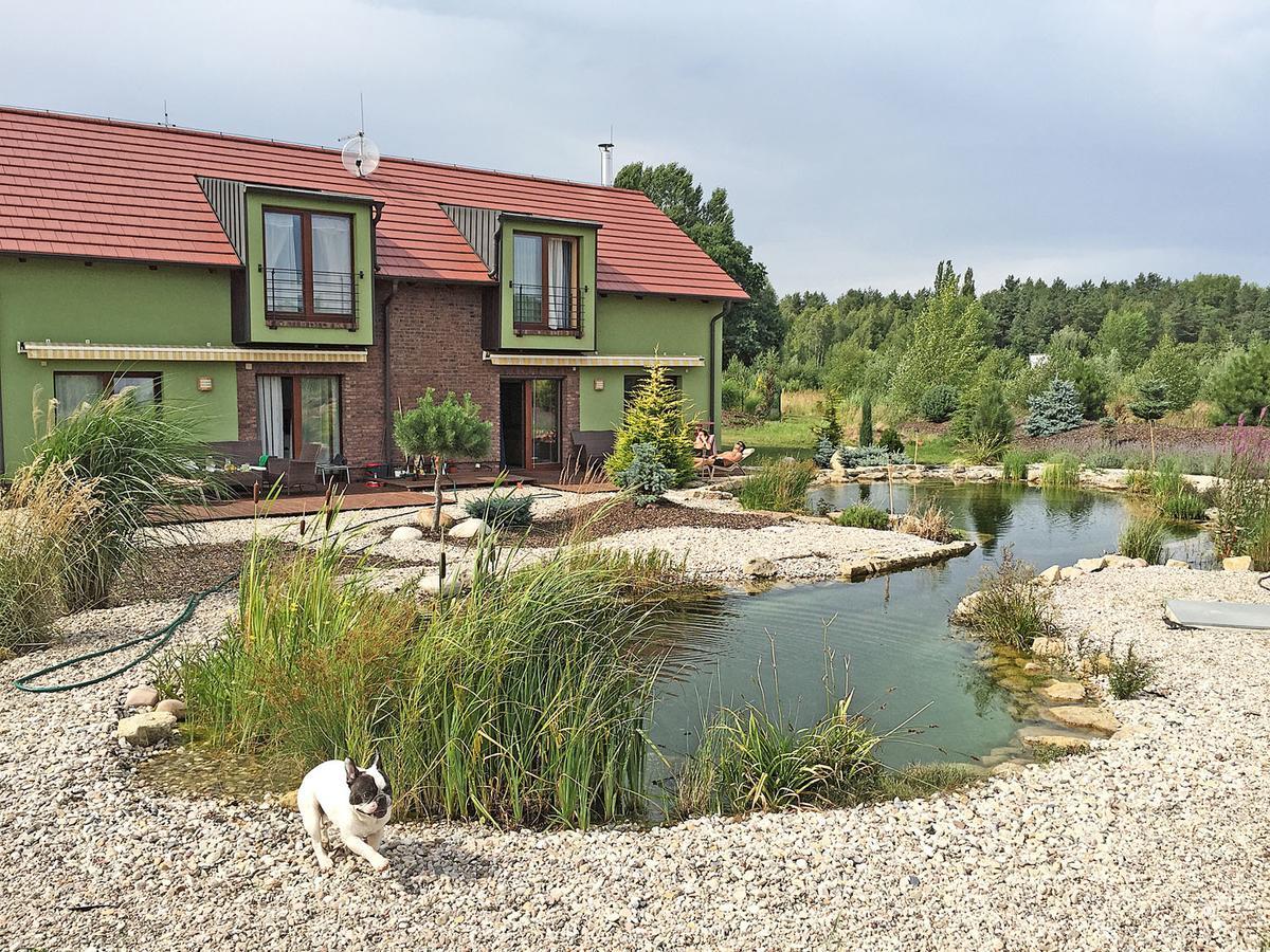 Lake View Apartments Near Golf Resort Kuneticka Hora, Dritec باردوبيتسه المظهر الخارجي الصورة