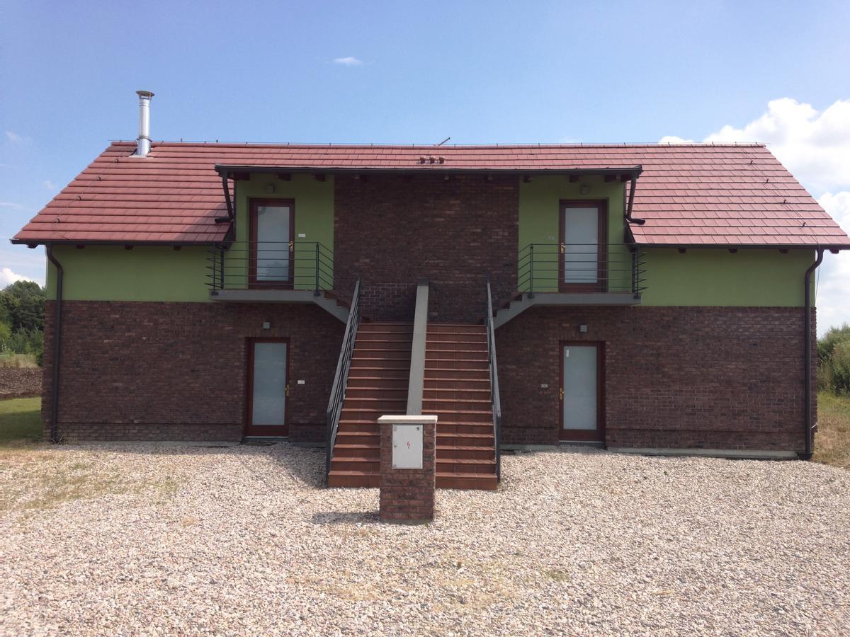 Lake View Apartments Near Golf Resort Kuneticka Hora, Dritec باردوبيتسه المظهر الخارجي الصورة